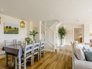 3 Bed in Dorchester 75244
