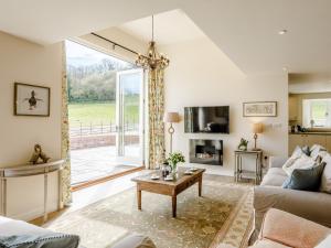 3 Bed in Dorchester 75244