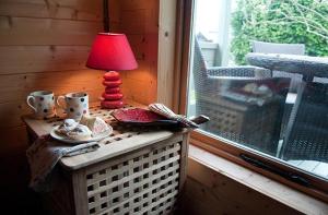 Lodge with HotTub-Garden-PetsOK-Bbq-MountainViews