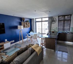 Beachfront Penthouse with balcony and parking