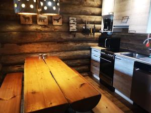 Comfy Cabin Retreat for 8 with Hot Tub & Sauna