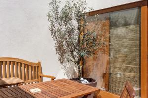 Garden of Eden - 2 bdrs, elevator, AC and terrace