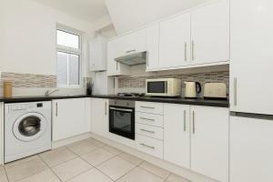 2 Bed Flat in Acton Town