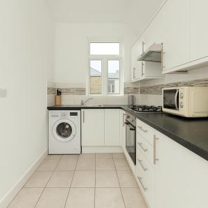 2 Bed Flat in Acton Town