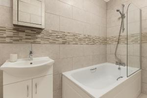 2 Bed Flat in Acton Town