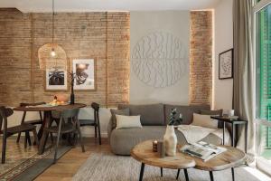 Jure - 2 bedrooms and balcony in Eixample Dreta