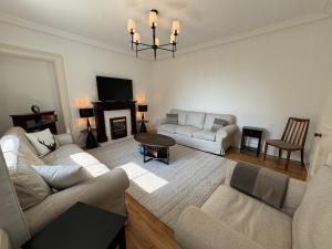 Glenrigh House - beautiful garden with old church ruin