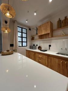 Ganga Aahana Retreat - Luxury Home Vibe & Ganga View