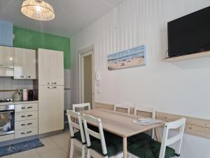 Trilocale a 350 metri dal mare con posto auto e doccia esterna