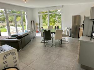 Maisons de vacances Maison eco-chic 4 chambres proche Lac et Troyes jardin WiFi nigloland : photos des chambres