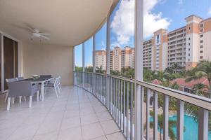 Regatta at Vanderbilt Beach―Unwind in Style