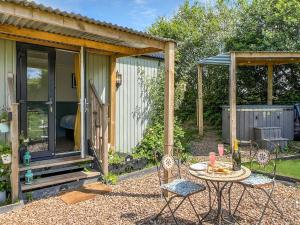 Daisy Shepherds Hut