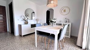 Apartamento Sol y Arena con vista al mar y piscina