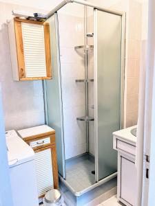 Maisons de vacances Ty Foc - Maisonnette en bord de mer - Jardin & Tennis : photos des chambres
