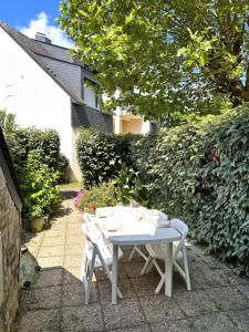 Maisons de vacances Ty Foc - Maisonnette en bord de mer - Jardin & Tennis : photos des chambres