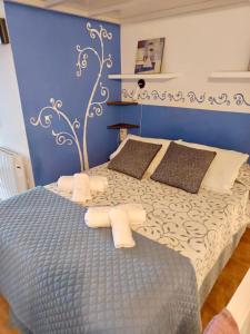 La casita azul entre playas y montañas