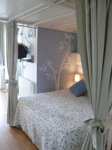 La casita azul entre playas y montañas