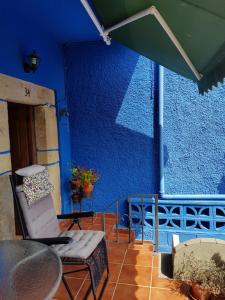 La casita azul entre playas y montañas