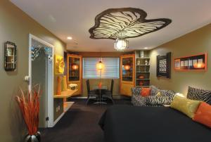 Shagadellic room in The Roxbury