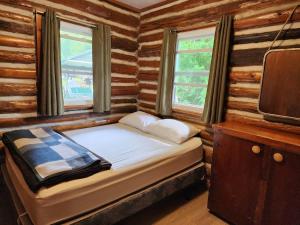 3-Bedroom Cottage #10 - Balsam Lake
