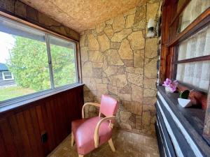1-Bedroom Balsam Lake Cottage #9