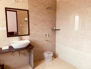 Aravali Hills Resorts near Rayta Hills