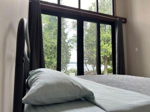 3-bedroom Lakefront Villa #9