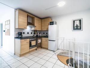 Voll ausgestattetes und möbliertes Apartment mit Einzelbetten - Küche - WLAN - Terrasse