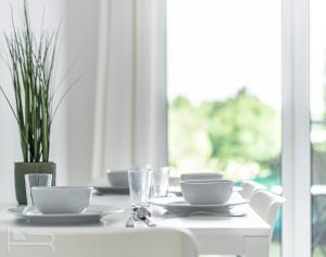 Voll ausgestattetes und möbliertes Apartment mit Einzelbetten - Küche - WLAN - Terrasse