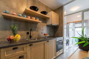 HostWise – Modern Flat w Terrace | Near the Beach