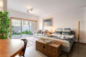 HostWise – Modern Flat w Terrace | Near the Beach