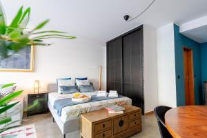 HostWise – Modern Flat w Terrace | Near the Beach