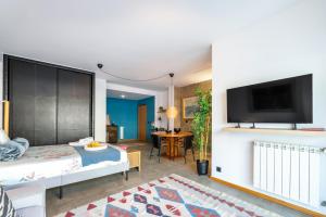 HostWise – Modern Flat w Terrace | Near the Beach