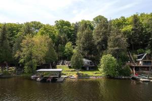 Muskoka Cabana - Sandy beach cottage in Muskoka