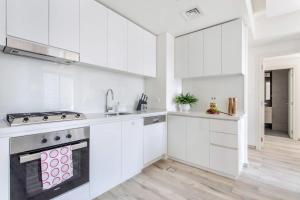 Waterfront 1 BR - Canal View - Fully Furnished - Business Bay - 15 Mins to Dubai Mall and Burj Khalifa