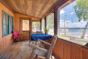 South Twin Lake Cabin with Seasonal Dock and Slip!