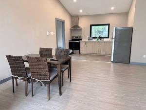 3-bedroom Lakefront Villa #2