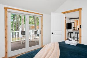 Arbutus Lake-Pine Forest-Pontoon Rentals