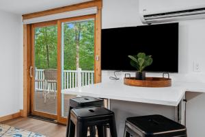 Arbutus Lake-Pine Forest-Pontoon Rentals