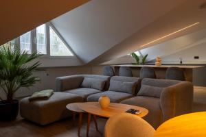 APARTAMENTOS SARMIENTO - ÁTICO