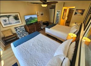 Resort Retreat Studio-Walk to Beach, Shops, Dining with AC, WIFI