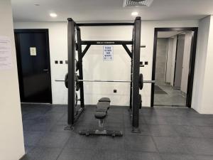 City-Linked Studio near Galleria & Cleveland