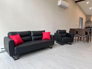 3-bedroom Lakefront Villa #2