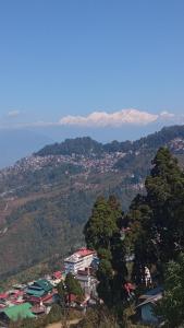 Hotel Sakura Mountain view Near Darjeeling Toy Train Station