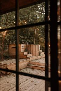 The Water’s Edge* Unique Muskoka Treehouse*