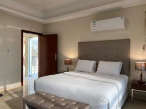 كورت للشقق المخدومة