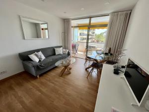 Apartamento con piscina climatizada y vista al mar