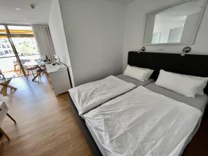 Apartamento con piscina climatizada y vista al mar