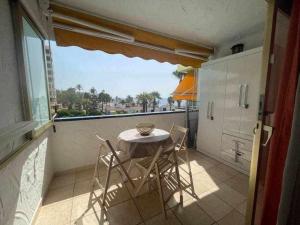 Apartamento con piscina climatizada y vista al mar