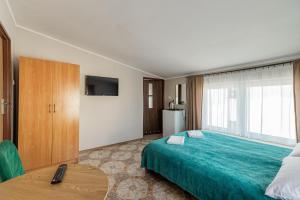 Large Double Room room in Tina